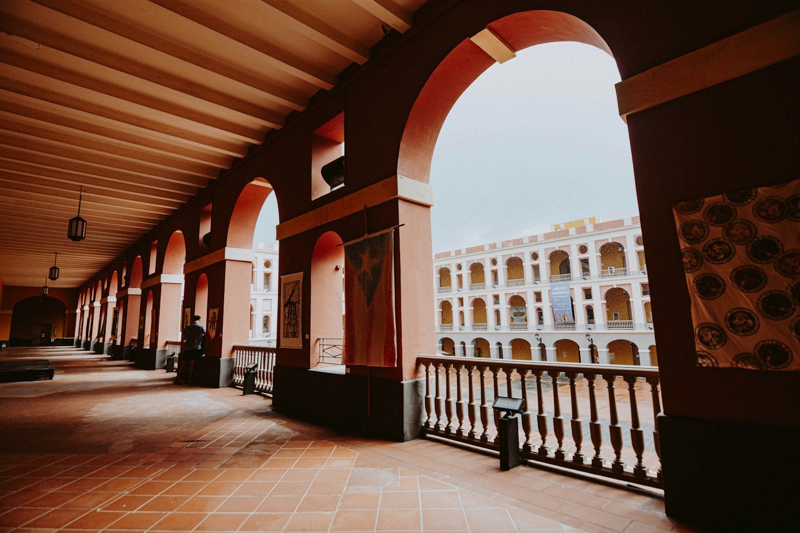 Ancien bâtiment colonial transformé en musée du rhum