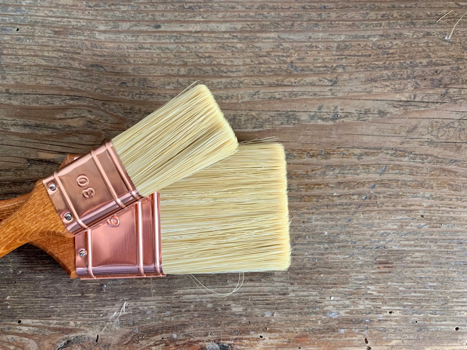 Brosse à poils souples utilisée pour un nettoyage doux du bardage