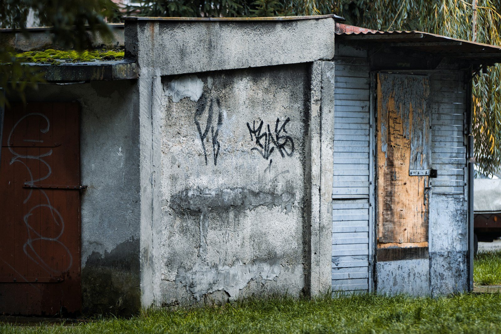Bungalow en bois posé sur une dalle béton
