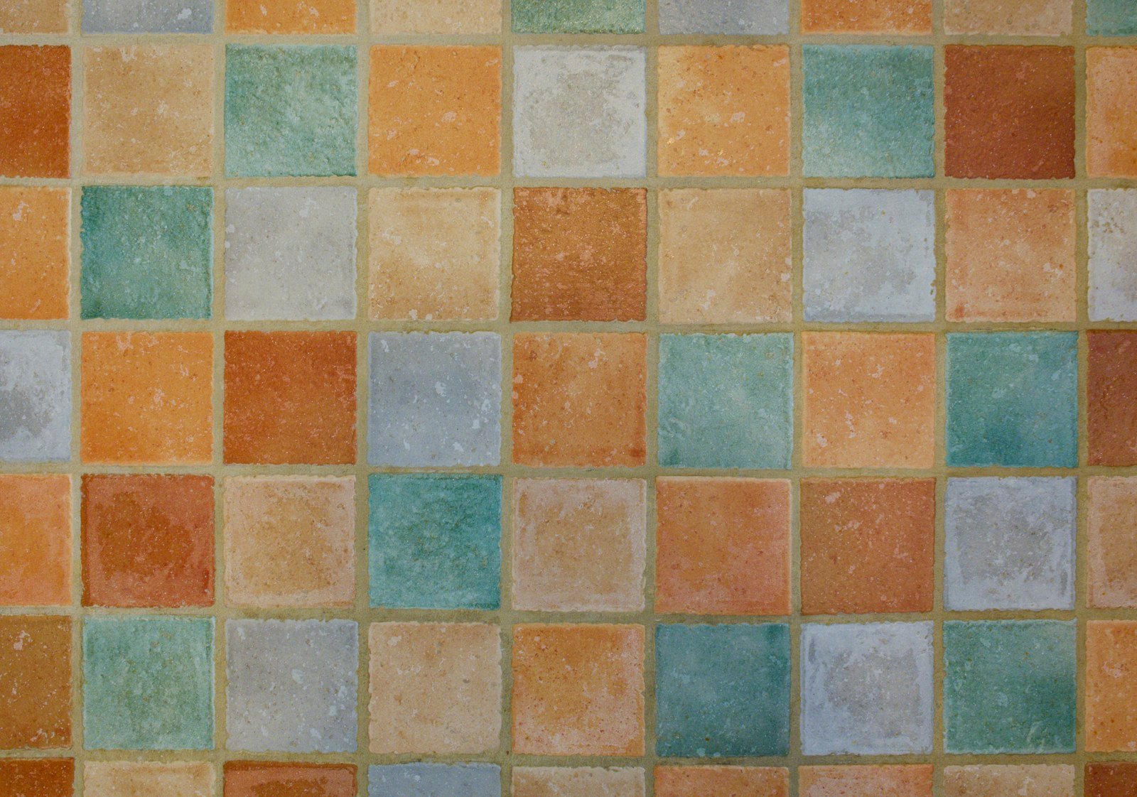 Carrelage texturé résistant à l'humidité sur un mur de pièce d'eau