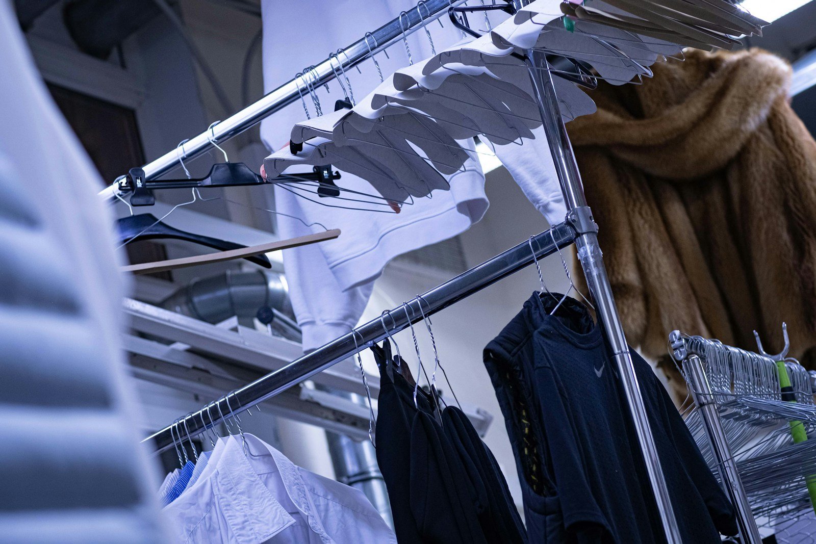 Étendoir à linge installé à l'intérieur d'un logement