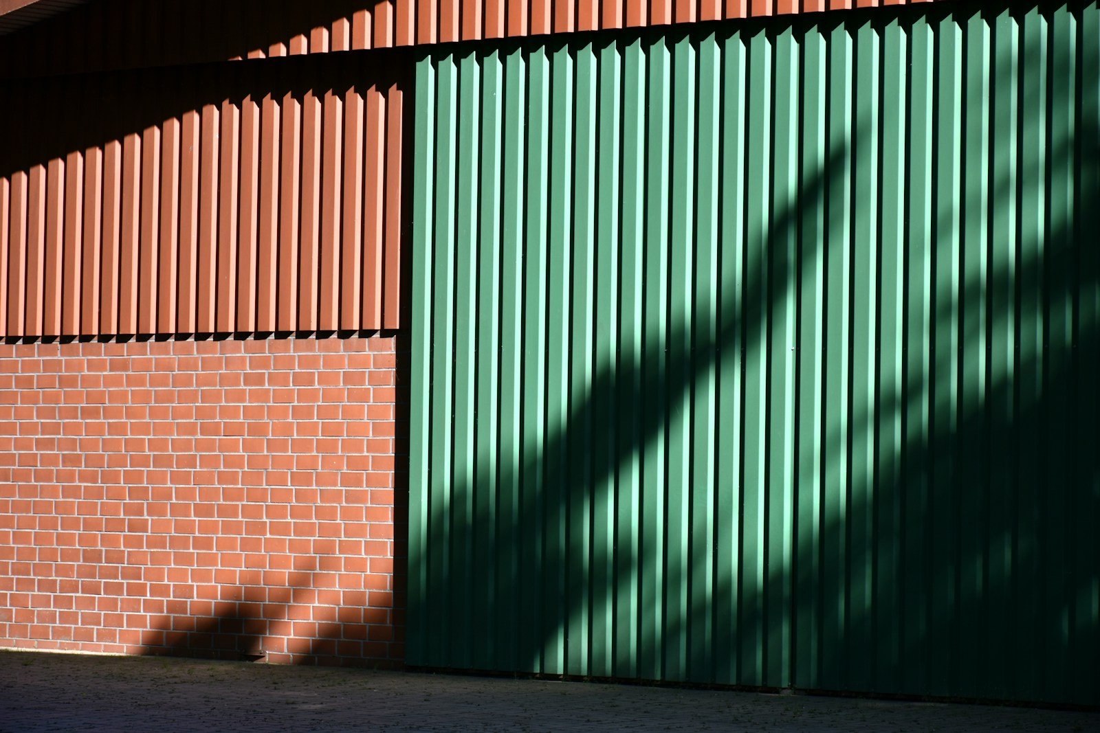 Façade en acier ondulé d'une maison container