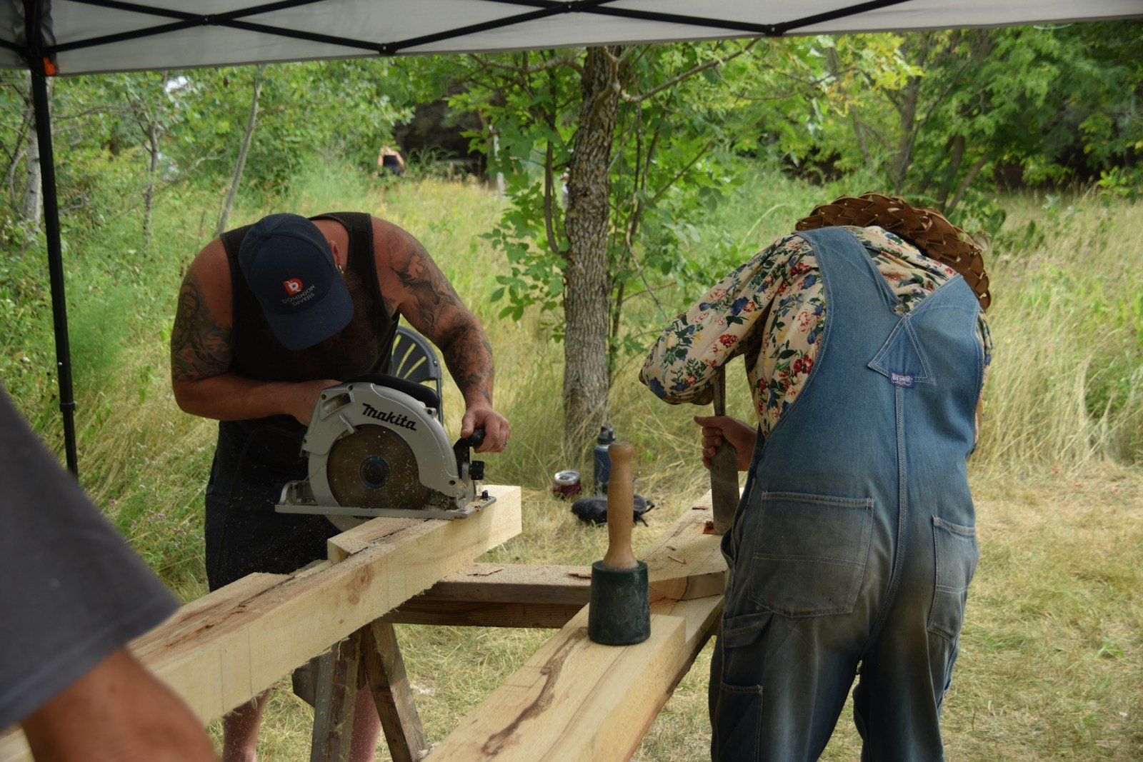 Ossature bois d'une petite construction montée sur chantier